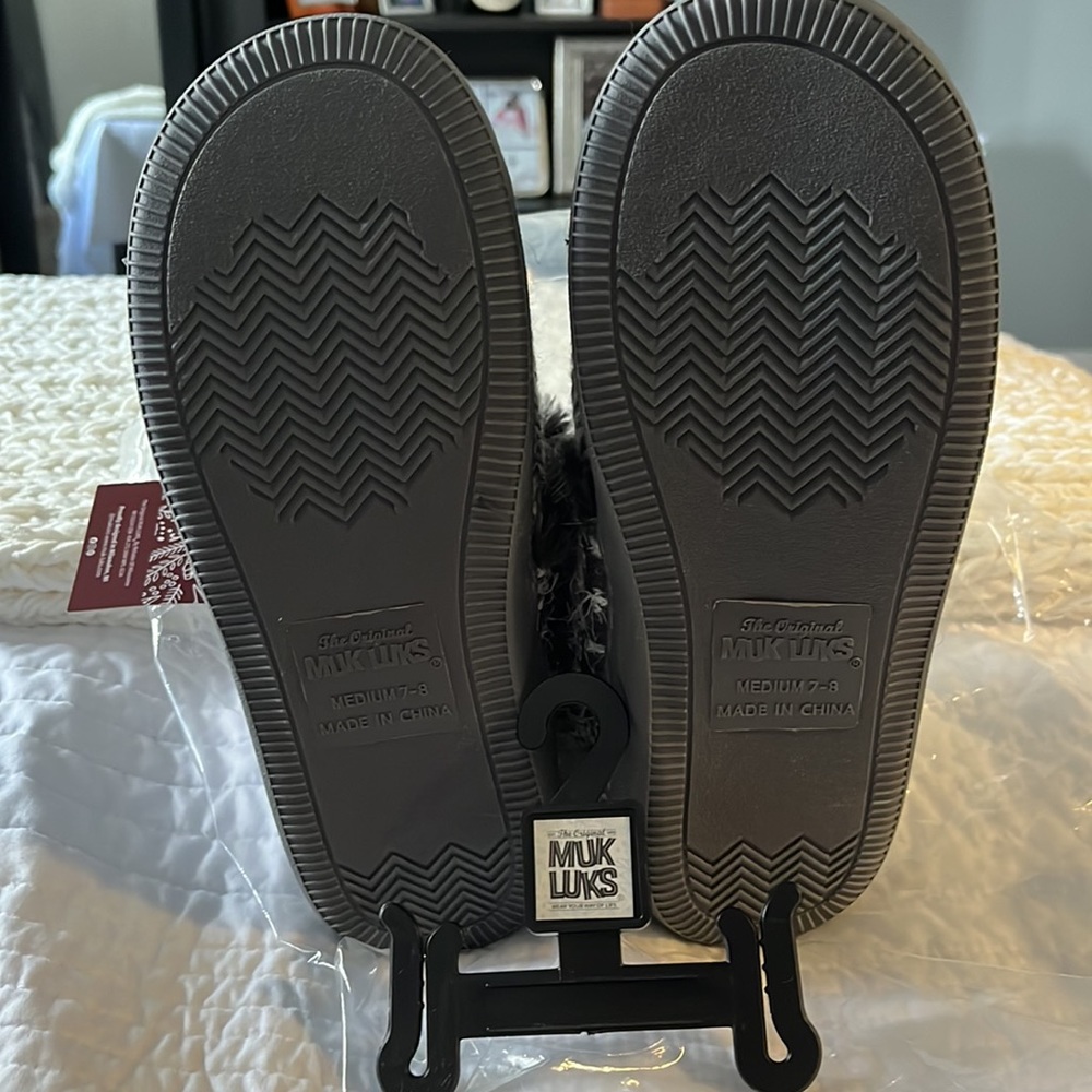 MUK LUKS SLIPPERS. NWT - Picture 9 of 11